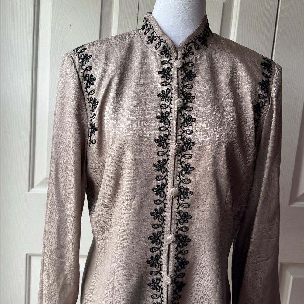 Adrianna Papell Tan and Black Blazer with Luxurious Detailing